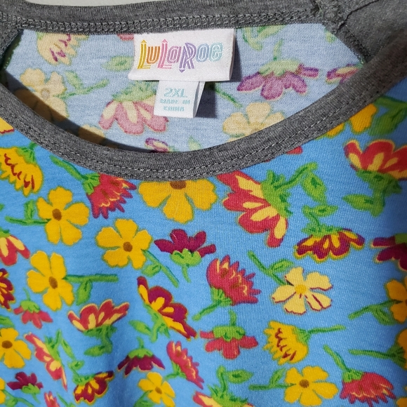 LuLaRoe | XXL Shirts Randy Lot of 2 Print Body / Sleeves Solid 2pc Set - Picture 5 of 6